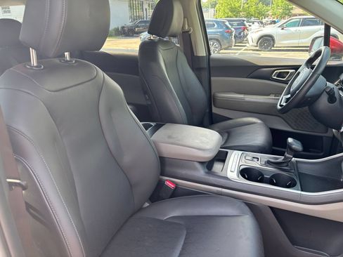 Used 2026 Kia Carnival FWD image 38