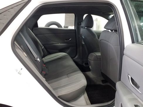 Used 2024 Hyundai Elantra SEL image 17