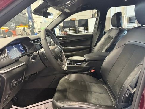 New 2025 Jeep Grand Cherokee L Laredo image 6