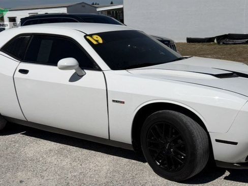 Used 2019 Dodge Challenger SXT w/ Driver Convenience Group image 1