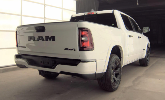 Used 2025 RAM 1500 Big Horn AWD/4WD image 3