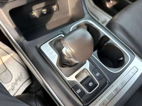 Used 2024 Kia Carnival LX FWD image 16