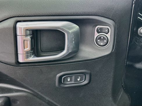 Used 2025 Jeep Wrangler Unlimited Rubicon AWD/4WD image 17