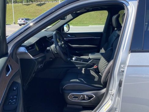 New 2025 Jeep Grand Cherokee Summit image 16