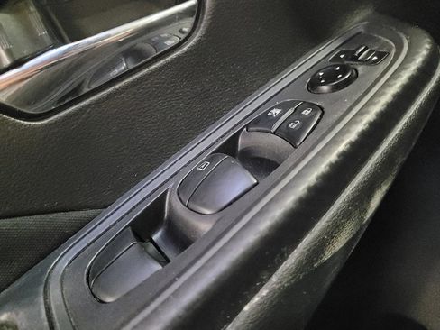 Used 2021 Nissan Versa SV FWD image 27