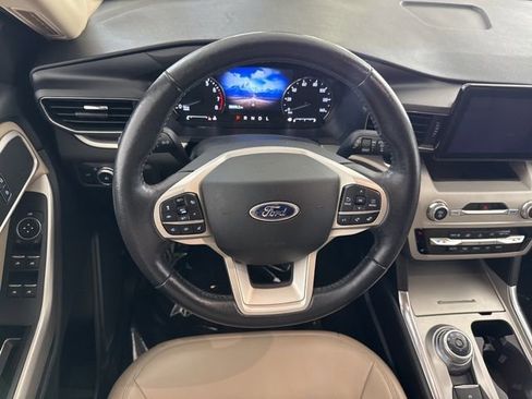 Used 2021 Ford Explorer XLT w/ Equipment Group 202A AWD/4WD image 28