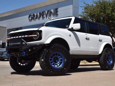 Used 2022 Ford Bronco Outer Banks AWD/4WD image 2
