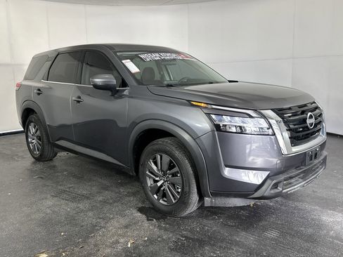 Certified 2022 Nissan Pathfinder S image 2