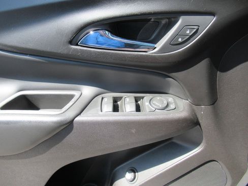 Used 2018 Chevrolet Equinox LT FWD image 20