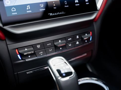 Used 2022 Maserati Ghibli Modena image 53