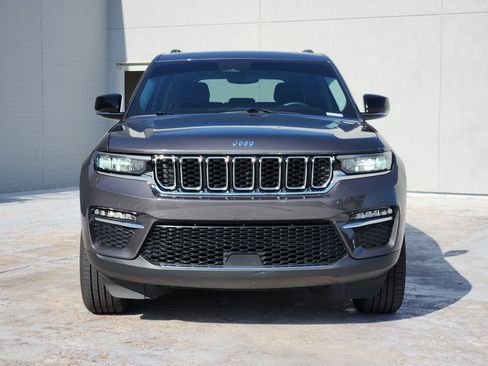 Used 2023 Jeep Grand Cherokee 4WD 4xe image 3