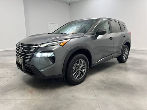 Used 2024 Nissan Rogue S image 3