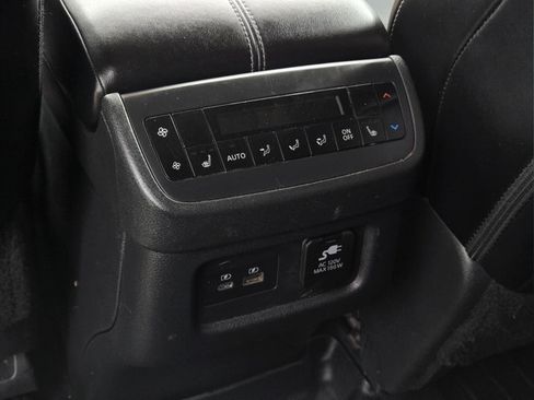 Used 2023 Nissan Pathfinder Platinum FWD image 21