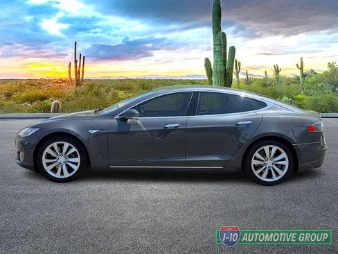 Used 2015 Tesla Model S 70 RWD image 8