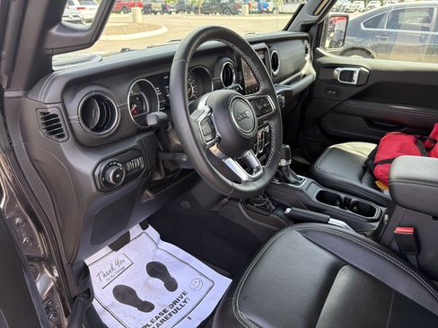 Used 2022 Jeep Wrangler Unlimited Sahara w/ LED Lighting Group AWD/4WD image 35