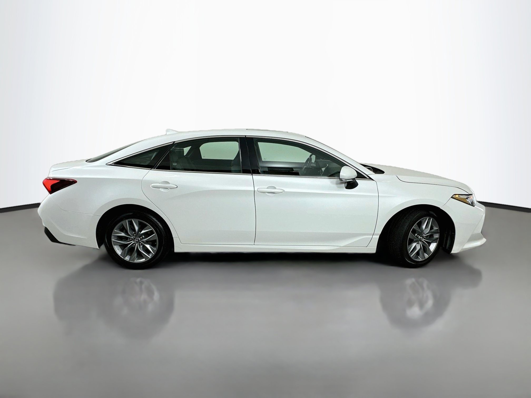 Used 2019 Toyota Avalon XLE w/ Moonroof Package FWD image 8