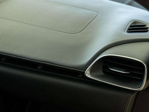 Used 2023 McLaren Artura image 27