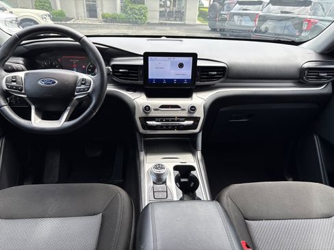 Used 2023 Ford Explorer XLT image 11