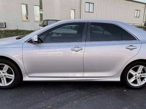 Used 2014 Toyota Camry SE image 3
