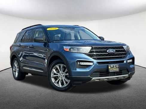 Used 2020 Ford Explorer XLT w/ Equipment Group 202A image 2