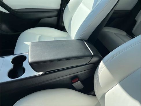 Used 2020 Tesla Model Y Long Range image 11