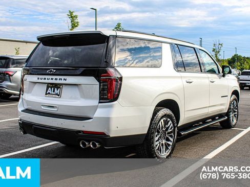 Used 2025 Chevrolet Suburban Z71 AWD/4WD image 6