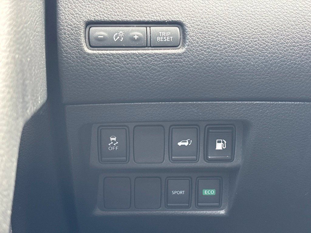 Used 2018 Nissan Rogue SV FWD image 29