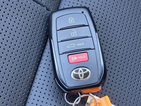 Used 2025 Toyota Camry XLE FWD image 32