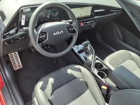 New 2025 Kia Niro EX Touring image 11