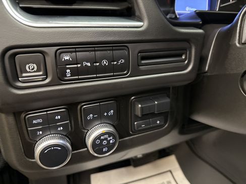 Used 2021 GMC Yukon SLT w/ SLT Luxury Plus Package AWD/4WD image 46