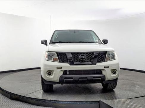 Used 2021 Nissan Frontier SV w/ Midnight Edition Floor Mats AWD/4WD image 12