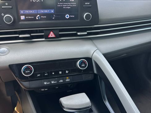 Used 2022 Hyundai Elantra SEL FWD image 5