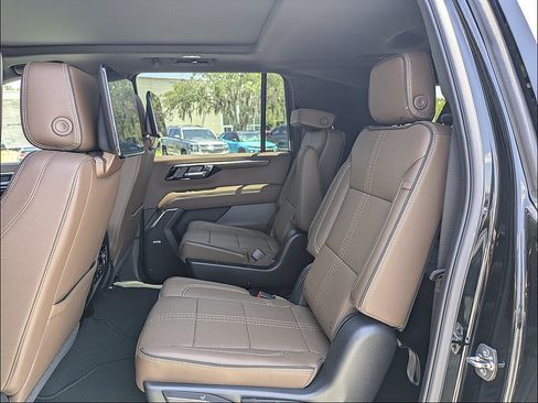 New 2026 Chevrolet Suburban High Country AWD/4WD image 15