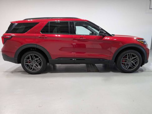 Used 2025 Ford Explorer ST-Line w/ ST-Line Street Pack AWD/4WD image 7