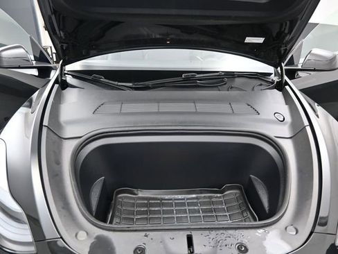 Used 2025 Tesla Model Y Long Range image 10