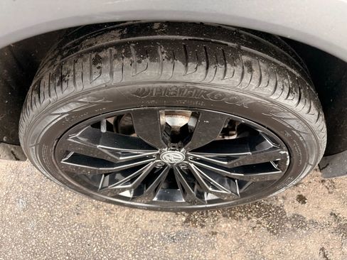 Used 2021 Volkswagen Tiguan SE R-Line image 47