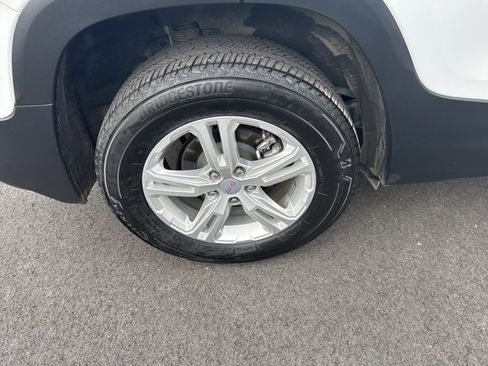 Used 2024 GMC Terrain SLE image 11