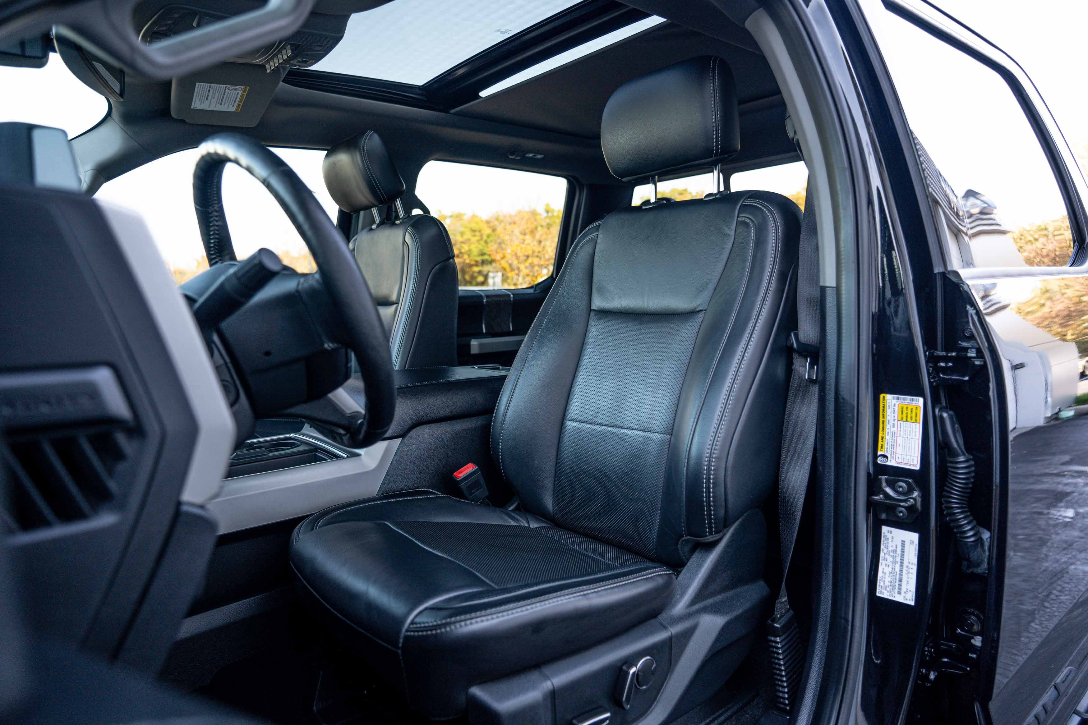 Used 2019 Ford F250 Lariat w/ Lariat Ultimate Package AWD/4WD image 12
