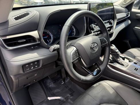 Used 2021 Toyota Highlander Limited AWD/4WD image 18