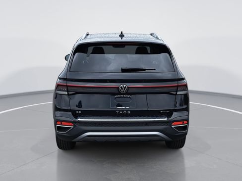 New 2026 Volkswagen Taos SE image 4