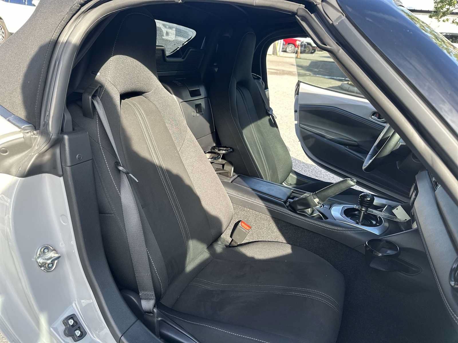 Used 2025 MAZDA MX-5 Miata Club w/ Interior Package RWD image 19