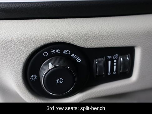 Used 2024 Chrysler Pacifica Touring-L image 24