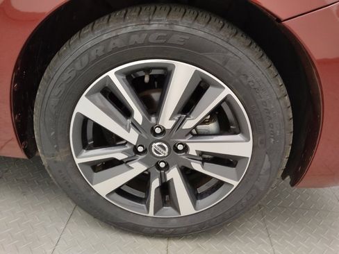 Used 2021 Nissan Versa SV FWD image 31