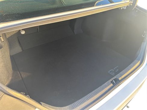 Used 2018 Toyota Camry XLE image 12