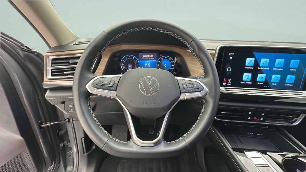 Used 2025 Volkswagen Atlas SE AWD/4WD image 14