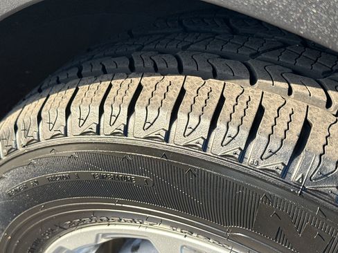 Used 2024 GMC Terrain SLE image 10