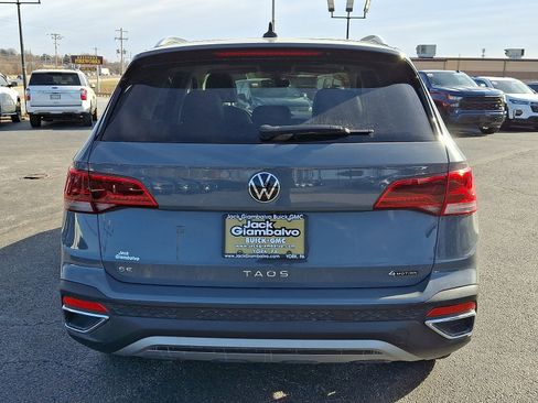Used 2023 Volkswagen Taos SE w/ Panoramic Sunroof Package image 8