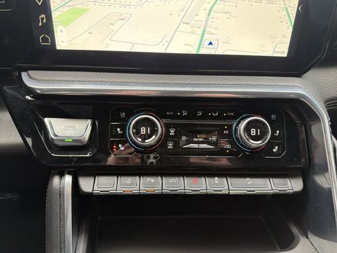 Used 2024 GMC Sierra 2500 Denali w/ Denali Reserve Package image 27