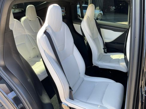Used 2016 Tesla Model X 70D image 21