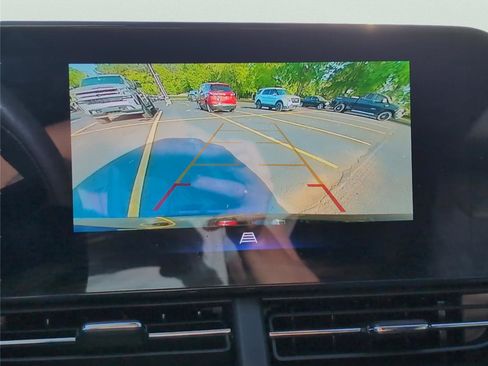 Used 2025 Chevrolet Trax LT image 19